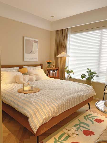 好，用户让我写一篇关于卧室砸墙的文章，标题是卧室砸墙讲究什么。首先，我需要理解用户的需求。他们可能对有一定的兴趣，或者正在考虑装修，想了解砸墙的讲究,象征,气场,能量,第1张