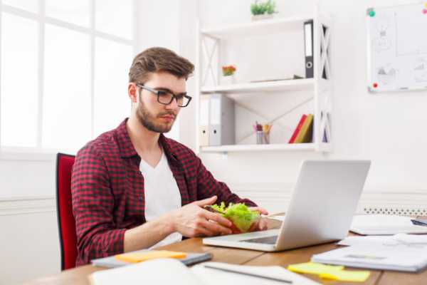 好，用户让我写一篇关于桌字有什么特点和的文章，首先需要确定标题。标题要简洁明了，又能吸引读者，所以桌字的形、音、义与听起来不错,象征,事业,希望,第1张