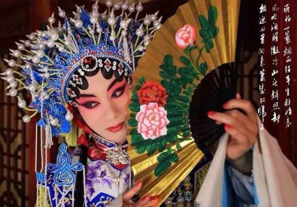 传统堂屋摆放秘籍,揭秘提升家居吉利的摆放布局,象征,事业,希望,第1张 传统堂屋摆放秘籍,揭秘提升家居吉利的摆放布局,象征,事业,希望,第1张