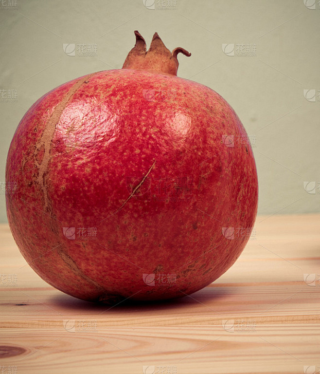 石榴,中的果,寓意美满与繁荣,象征,事业,美好,第1张 石榴,中的果,寓意美满与繁荣,象征,事业,美好,第1张