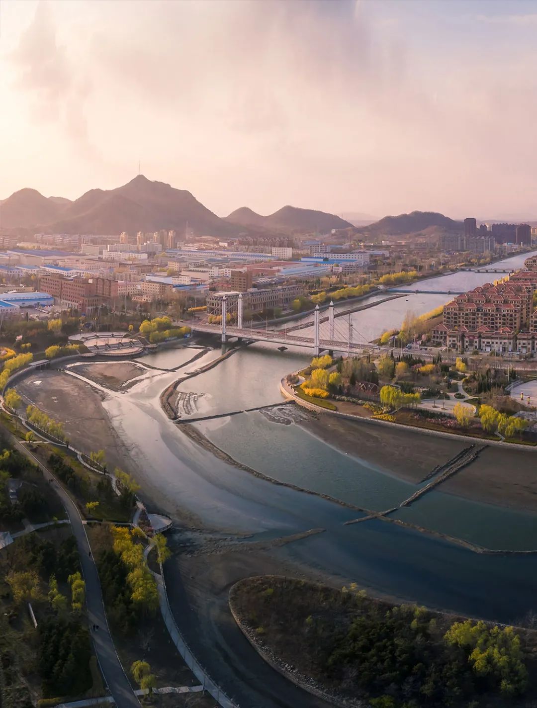 河黄道吉日吉时查询指南,掌握良辰美景,规划美好生活,象征,事业,吉时,第1张 河黄道吉日吉时查询指南,掌握良辰美景,规划美好生活,象征,事业,吉时,第1张