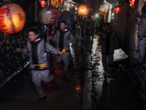 揭秘街头算命装扮,揭秘神秘面纱下的文化传承与商业策略,象征,算命,吉凶,第1张 揭秘街头算命装扮,揭秘神秘面纱下的文化传承与商业策略,象征,算命,吉凶,第1张