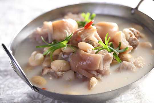 解梦，梦见炖猪脚汤究竟有何寓意？,象征,事业,挑战,第1张