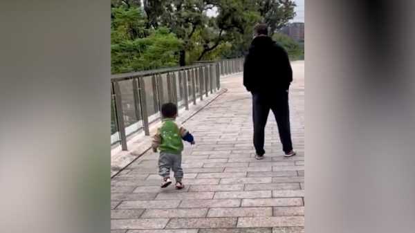 解梦，女儿崴着脚，背后隐藏的寓意与启示,象征,事业,挑战,第1张