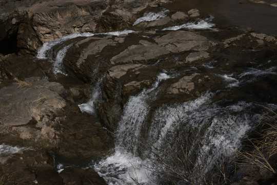 梦到断崖，揭秘断崖在梦境中的寓意与预兆,象征,事业,挑战,第1张