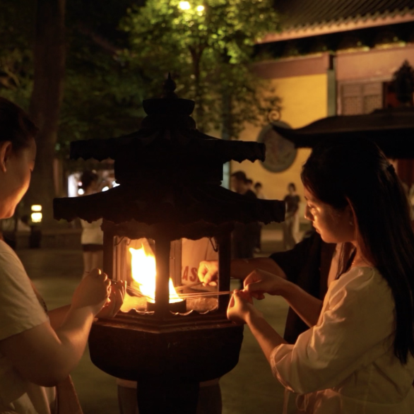 寻梦今宵，揭秘今晚最适合求签的寺庙之旅,挑战,吉时,求签,第1张