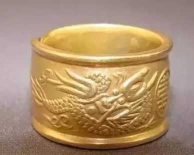 戒指风格吉凶，揭秘传统与现代心理学的碰撞,象征,命运,事业,第1张