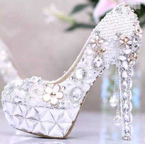 十二星座的鞋子，揭秘每个星座的独特鞋品,十二星座,星座,天秤座,第1张