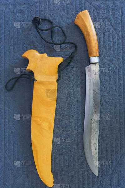 梦到弯刀的深层含义，解梦背后的寓意与启示,象征,挑战,自我,第1张