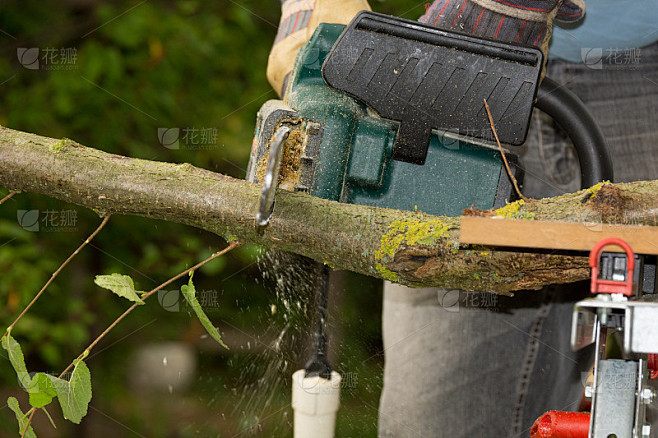 梦见电锯，揭秘电锯在梦境中的征兆与解梦意义,象征,挑战,解梦,第1张