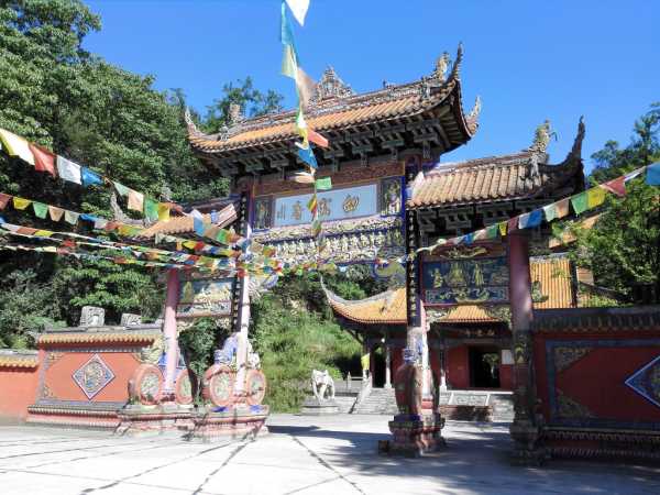 白云寺求签秘闻，古老在现代的传承与探索——现在还能求签吗？,求签,寺庙,第1张