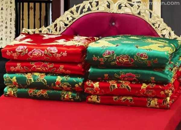 梦到买被子，揭秘梦境中的预示与心理解读,象征,自我,解梦,第1张