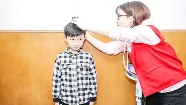 脚宽大的男孩,揭秘他们的独特与人生轨迹,象征,命运,事业,第1张 脚宽大的男孩,揭秘他们的独特与人生轨迹,象征,命运,事业,第1张