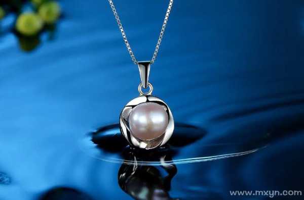 梦见珠宝,揭秘女性梦境中的神秘征兆,象征,希望,美好,第1张 梦见珠宝,揭秘女性梦境中的神秘征兆,象征,希望,美好,第1张