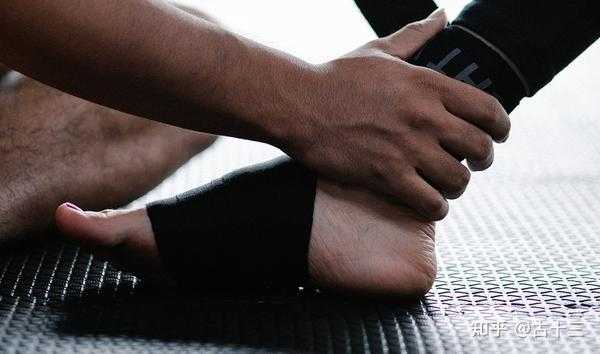 左脚崴了,揭秘其中的奥秘与应对策略,象征,事业,挑战,第1张 左脚崴了,揭秘其中的奥秘与应对策略,象征,事业,挑战,第1张