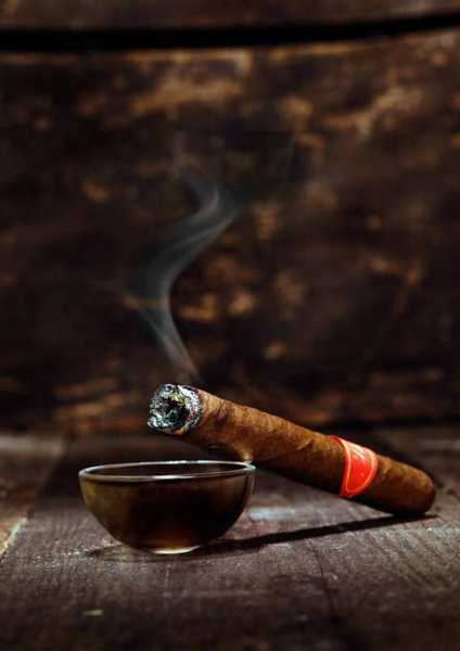 梦见雪茄，揭秘雪茄在梦境中的寓意与预兆,象征,挑战,解梦,第1张